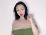 巨乳小騷妹摩托搖